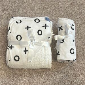 White Baby Blanket and Hooded Towel Set with Black XO Pattern